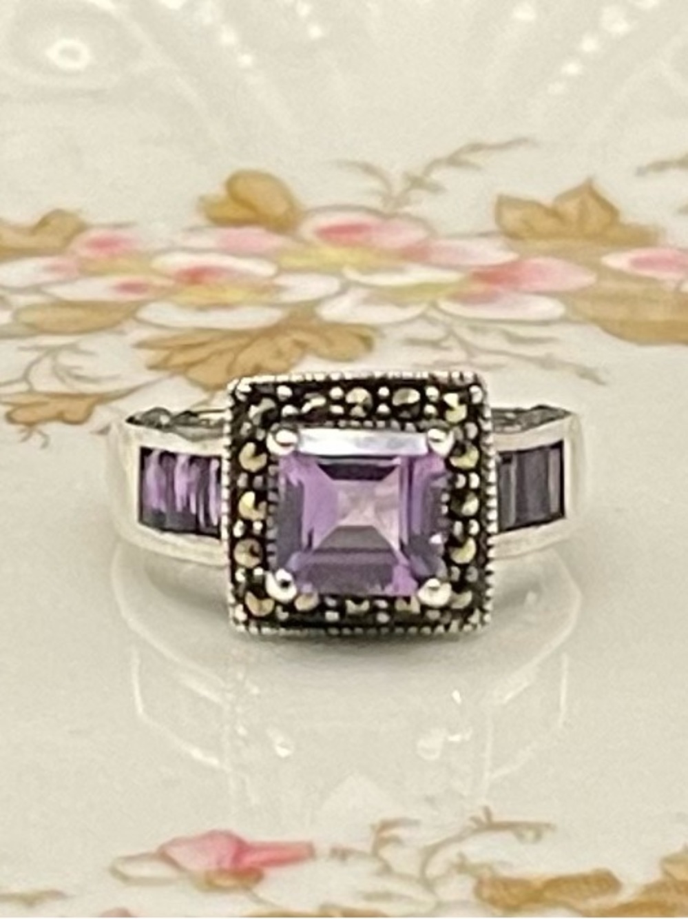 Vintage 90’s Suspician .925  SS Amethyst Marcacite Ring 7.56 g sz 8